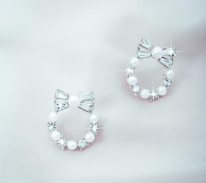 Pearl Bow Korean Zircon Earrings in Silver – Elegant Bowknot Design with Sparkling Zircon and Pearl Accents